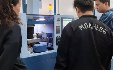 先导小型五轴联动数控铣床，用心打造教学数控机床